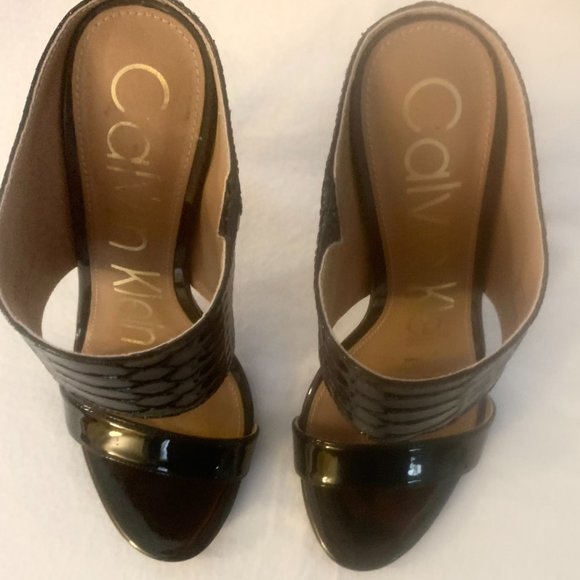 Calvin Klein Size 5 ½ Black “Alligator-Look”  3 ¾” Heel - Picture 3 of 7